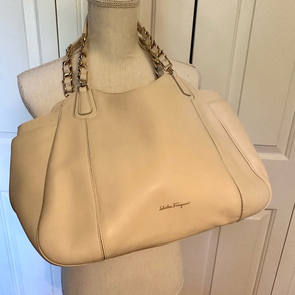 Salvatore Ferragamo Med Melinda Tote Pristine Natural Leather Color Authentic - Picture 2 of 12